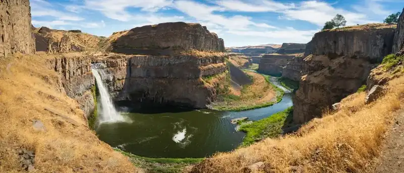 Palouse Falls dropping into its plunge pool at the head of a basalt canyon